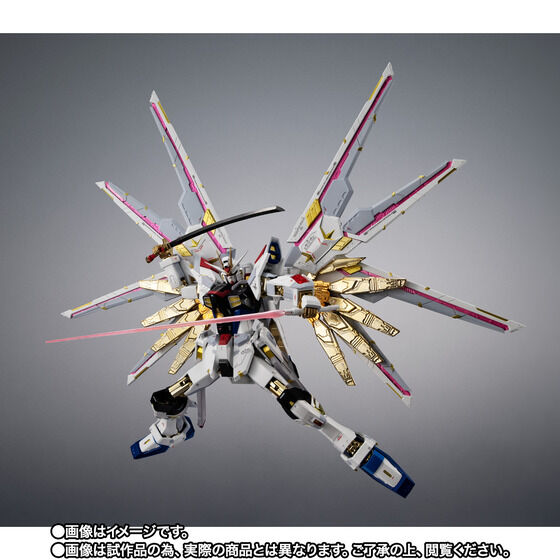 CHOGOKIN Mighty Strike Freedom Gundam Japan version