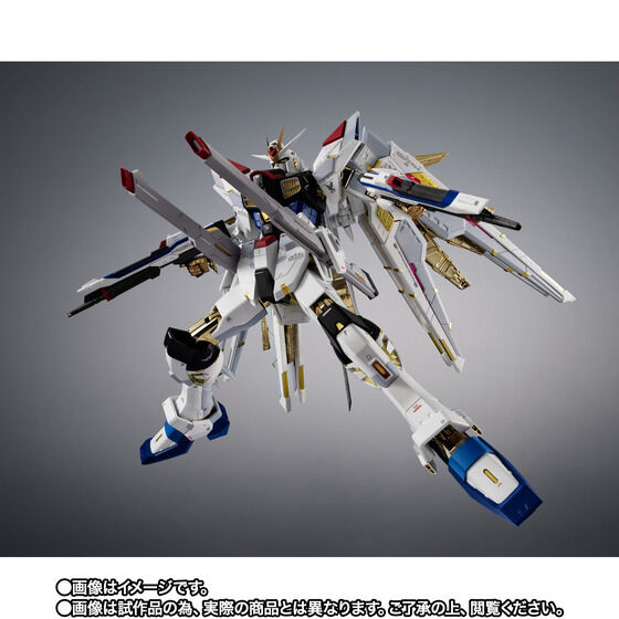 CHOGOKIN Mighty Strike Freedom Gundam Japan version